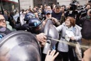 Jubilados presentan firmas contra el ajuste en el Congreso y Casa Rosada