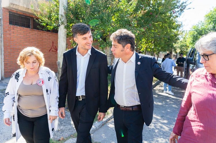 Kicillof en Morón: Entrega de escrituras y ampliación de la ES N°34