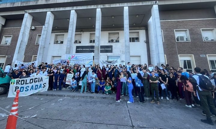 Hospital Posadas | Residentes realizan un paro de 24 horas por reclamos salariales y laborales