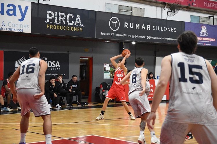 Club Morón se impuso con autoridad ante Claridad y sumó un triunfo clave como local