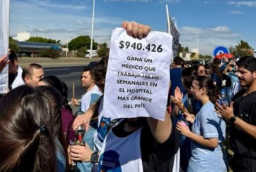 Residentes sostienen la atención en el Hospital Posadas con salarios de miseria