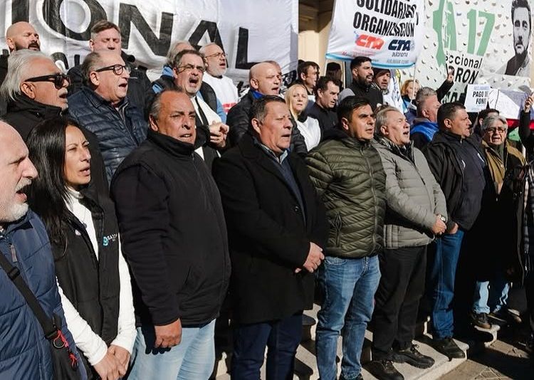 La CGT y las dos CTA protestaron en el centro de Morón contra el ajuste de Milei