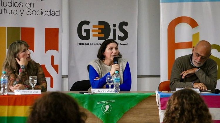 Lo virtual también es real: Mónica Macha busca incorporar la violencia digital a la ley bonaerense