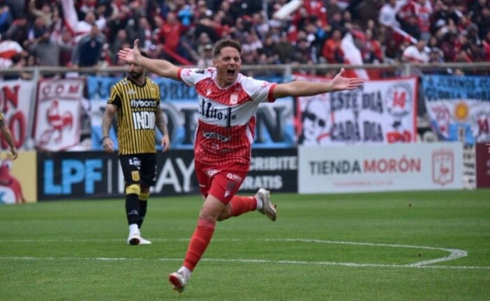 Morón ganó el clásico del Oeste y mira a todos desde arriba