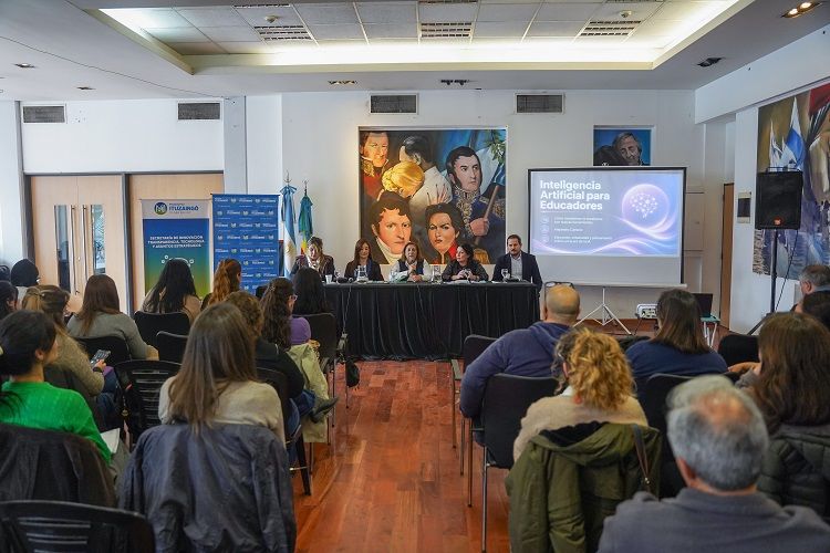 Ituzaingó abrió el debate sobre los desafíos de la inteligencia artificial en las aulas