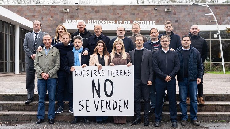 La Liga de Intendentes Peronistas marcha al Congreso “en defensa de la soberanía argentina”