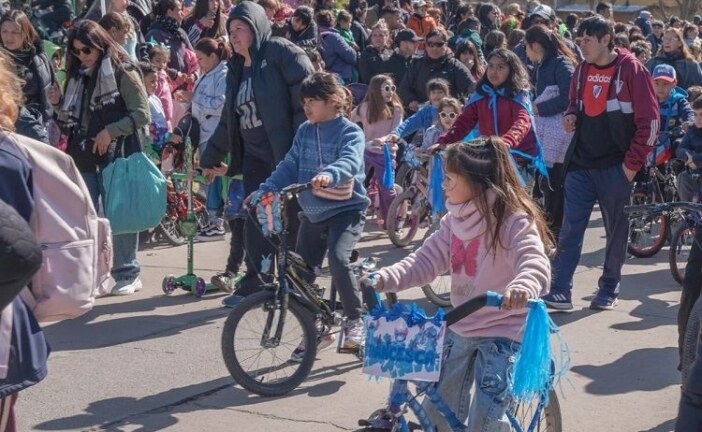 “Florecerán Pañuelos”: Ituzaingó conmemora los 50 años del golpe con bicicleteadas por los barrios