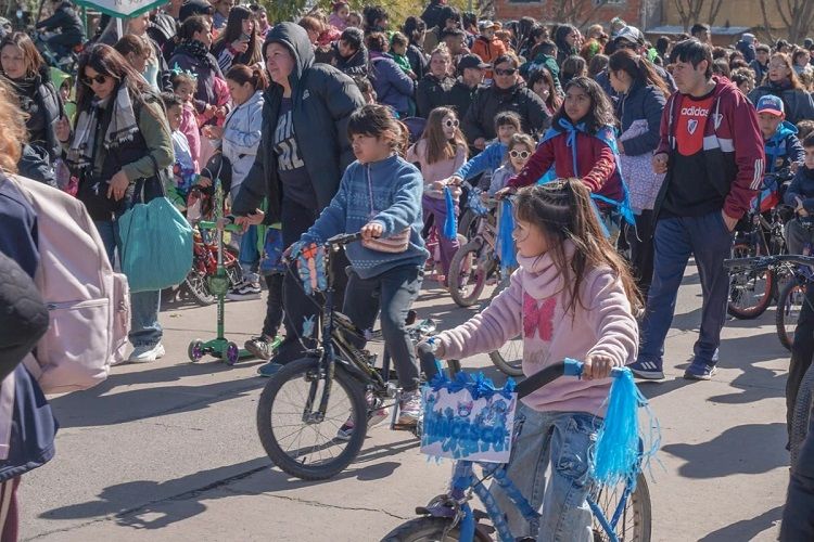 “Florecerán Pañuelos”: Ituzaingó conmemora los 50 años del golpe con bicicleteadas por los barrios