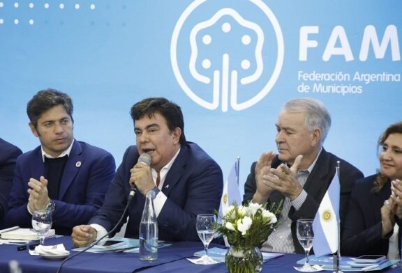 Espinoza cruzó a Milei: “La gente se endeuda para comprar comida y pagar la luz, no para comprar televisores”