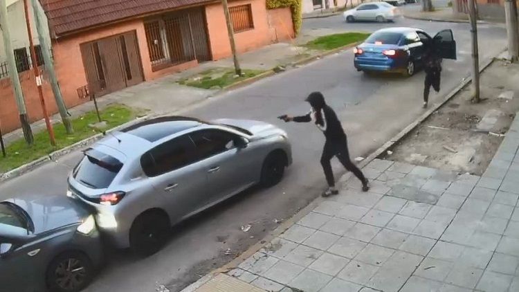 Dos robos en tres minutos: violento raid en La Matanza