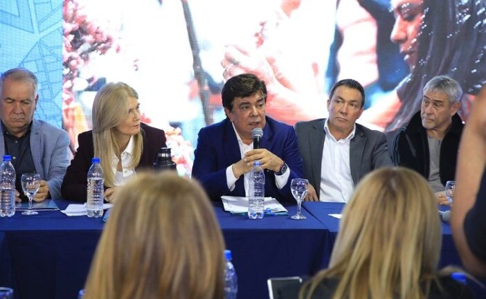 Espinoza, reelegido al frente de la Federación Argentina de Municipios: “Tenemos la tarea de construir una alternativa amplia y superadora”