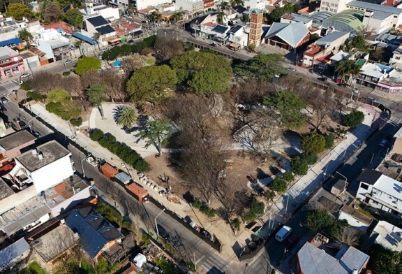 Avanza la remodelación de la histórica plaza de Isidro Casanova